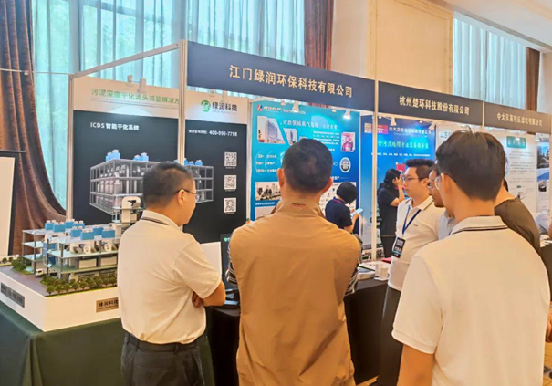 綠潤科技展位更是人氣爆棚，咨詢不斷